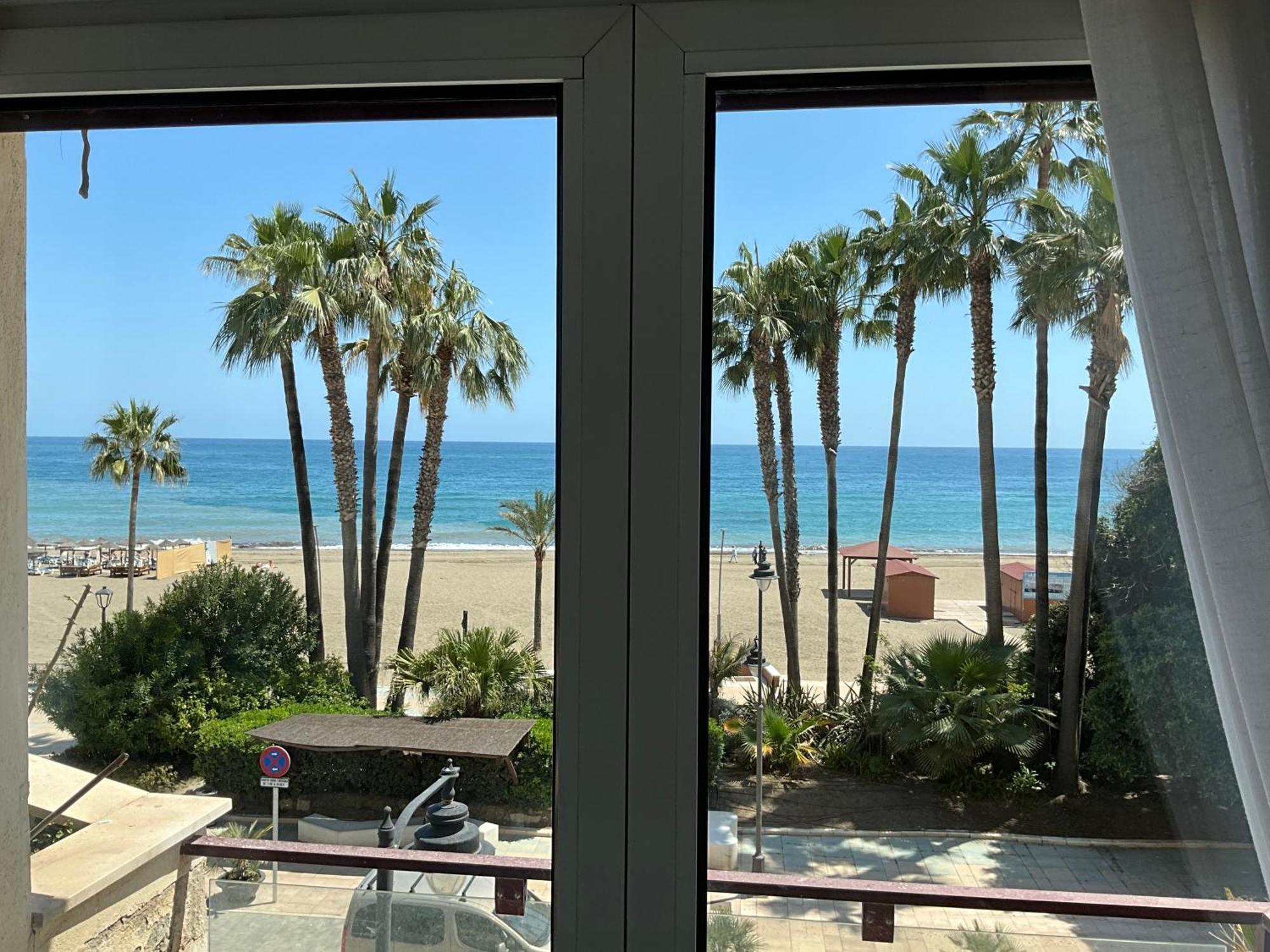 First Line Sea Apartment By Oliva Estepona Bagian luar foto